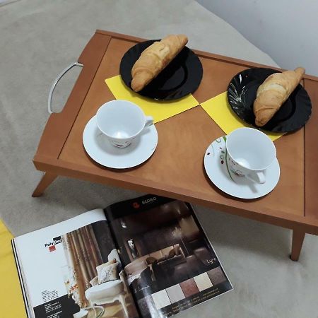 Sweet Yellow Apartment Belgrado Buitenkant foto