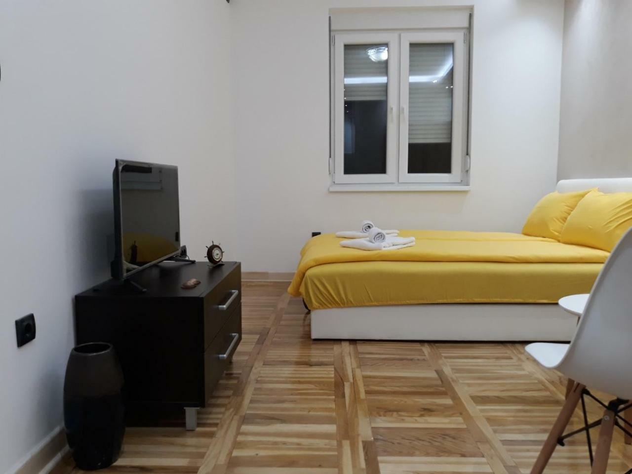 Sweet Yellow Apartment Belgrado Buitenkant foto