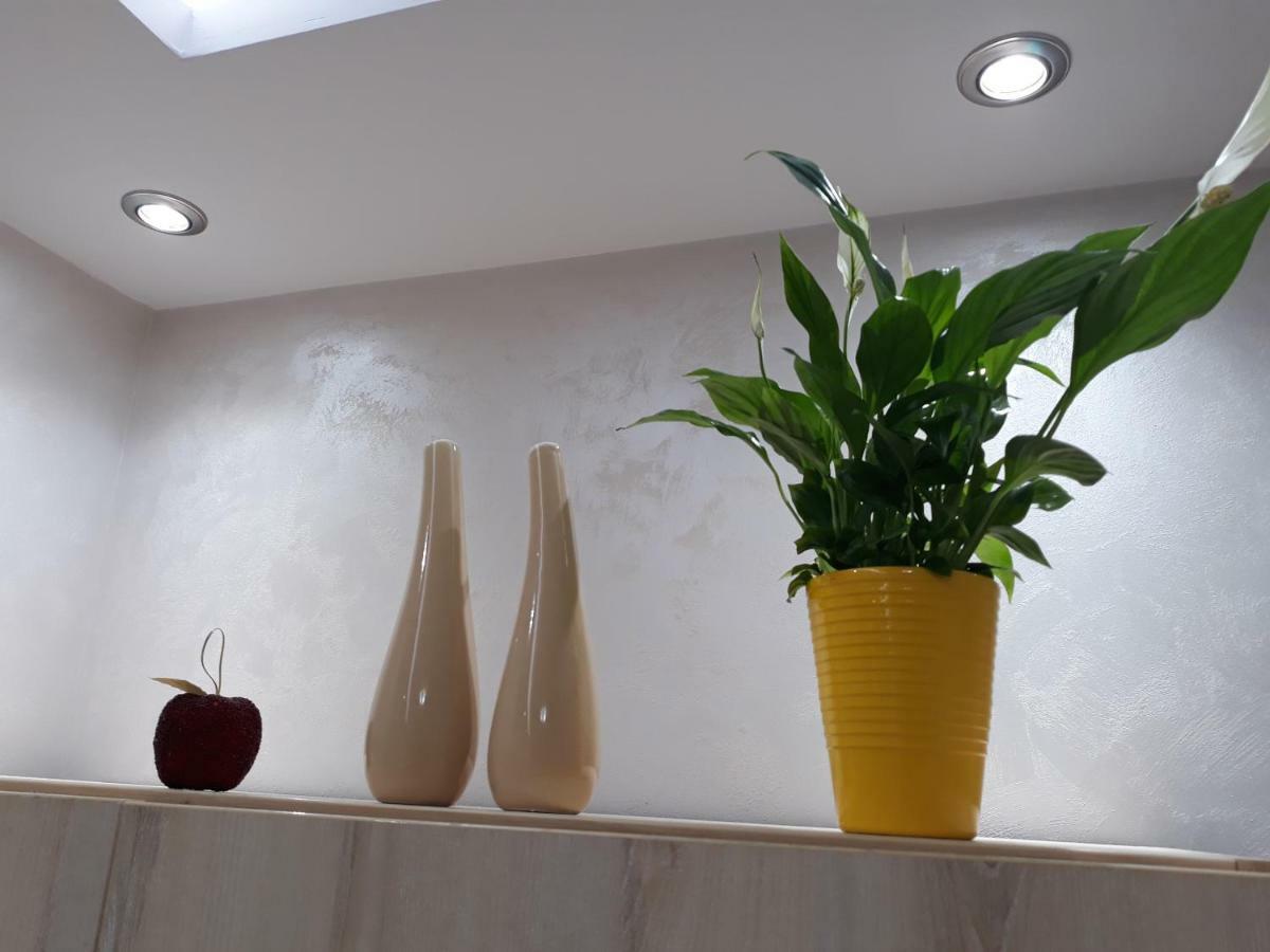 Sweet Yellow Apartment Belgrado Buitenkant foto