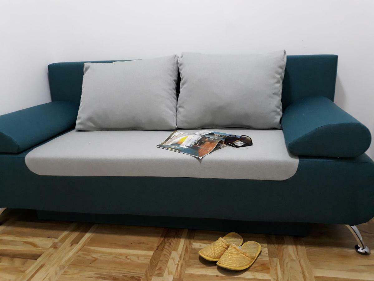 Sweet Yellow Apartment Belgrado Buitenkant foto