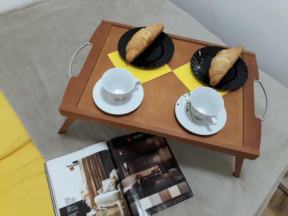 Sweet Yellow Apartment Belgrado Buitenkant foto