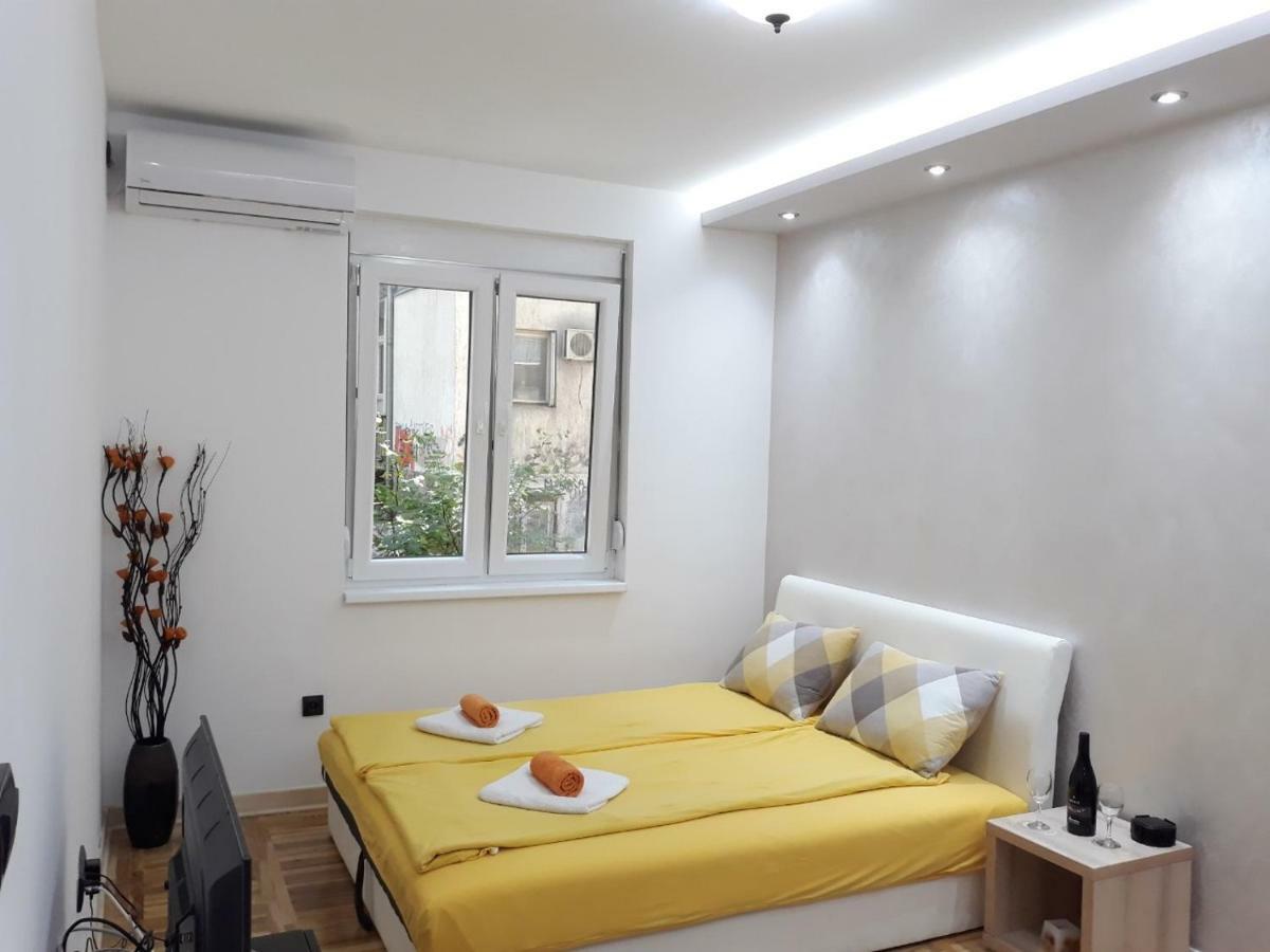 Sweet Yellow Apartment Belgrado Buitenkant foto